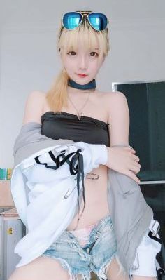 韩国年轻漂亮岳每4乱理电影
